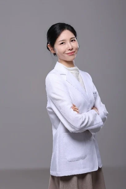 Dr. Minju Lee, as pictured in Lucenne Clinic’s blog